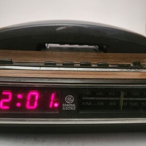 Vintage General Electric Model 7-4710B. AM/FM Clock Radio Phone Combo. Works.